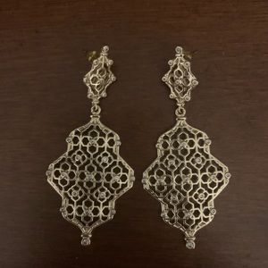 KENDRA SCOTT Dangly Earrings LIKE NEW CONDITION - only worn once!